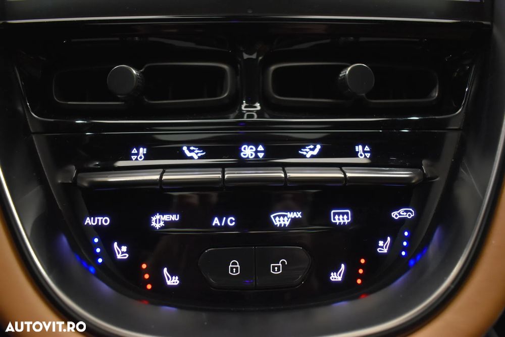 Aston Martin DBX - 15