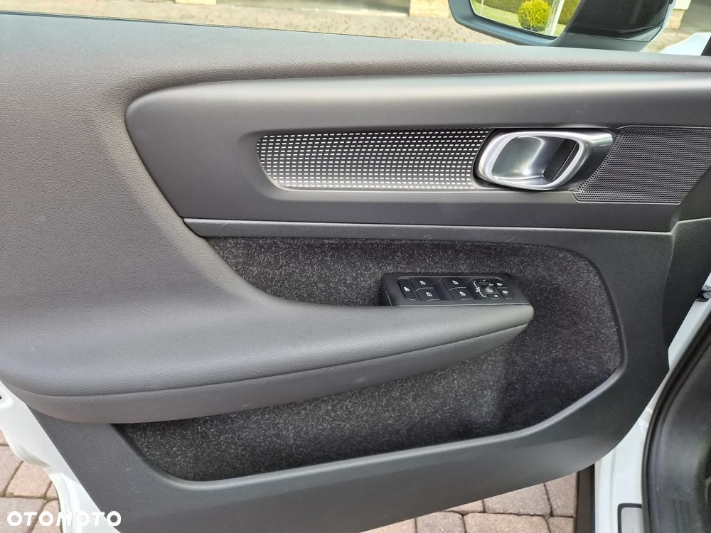 Volvo XC 40 T3 R-Design - 11