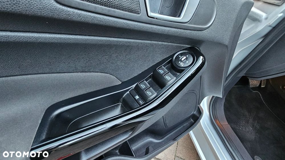 Ford Fiesta - 25