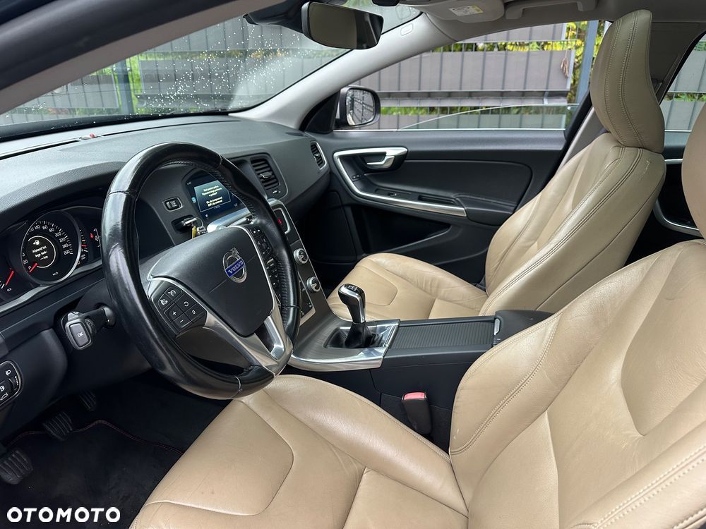 Volvo V60 D4 Momentum - 13
