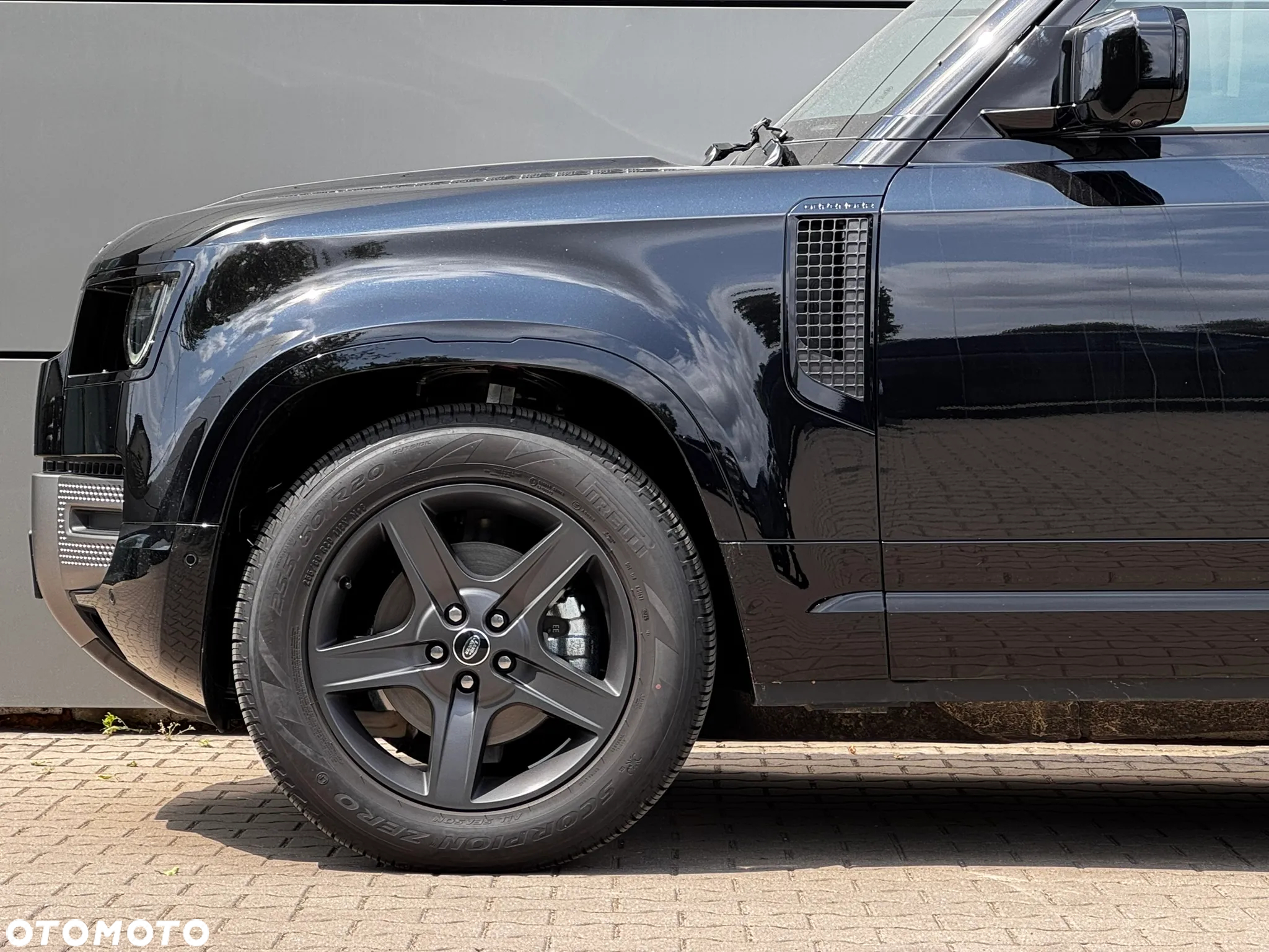Land Rover Defender 110 2.0 D240 SE - 4