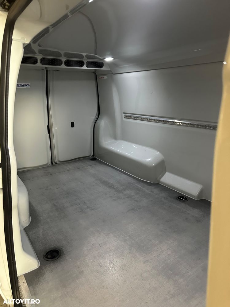 Volkswagen Transporter - 12