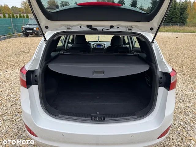 Hyundai i30 i30cw 1.6 CRDi Fifa World Cup Edition - 19