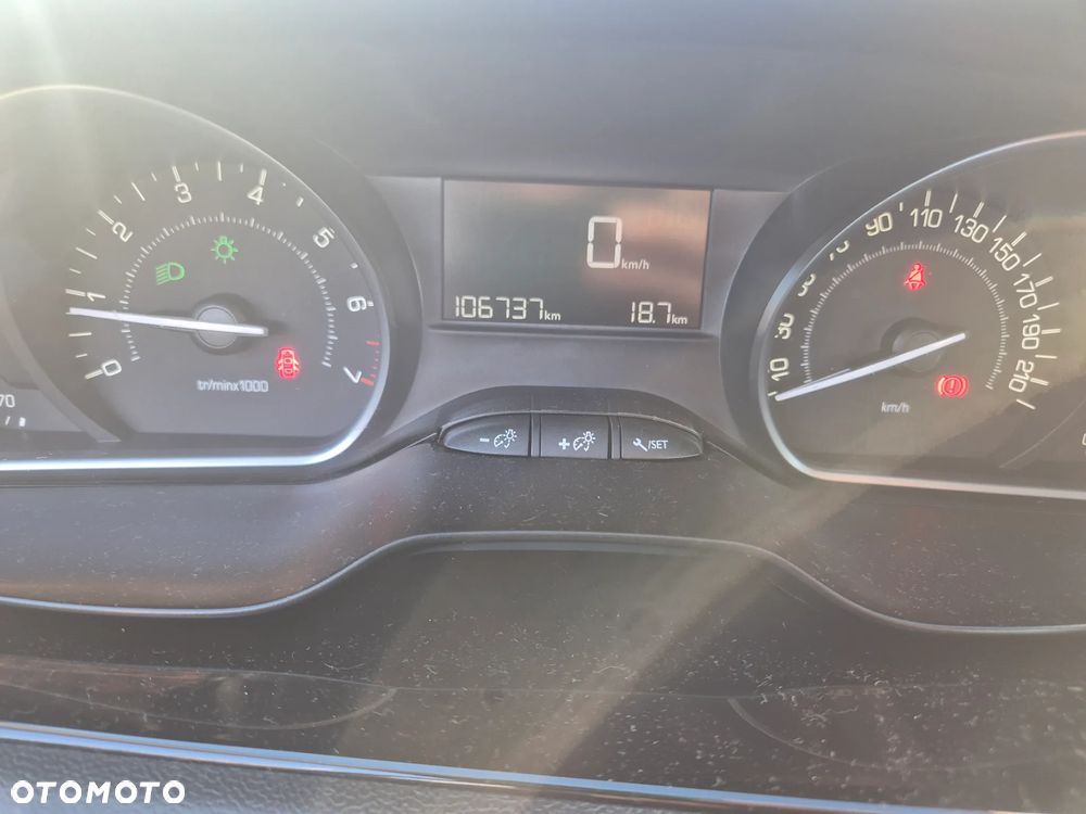 Peugeot 208 PureTech 82 Active - 10