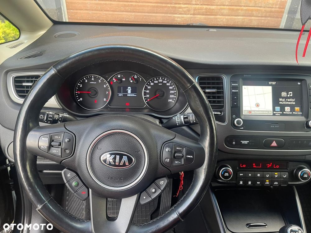 Kia Carens 1.6 GDI Dream-Team Edition - 9