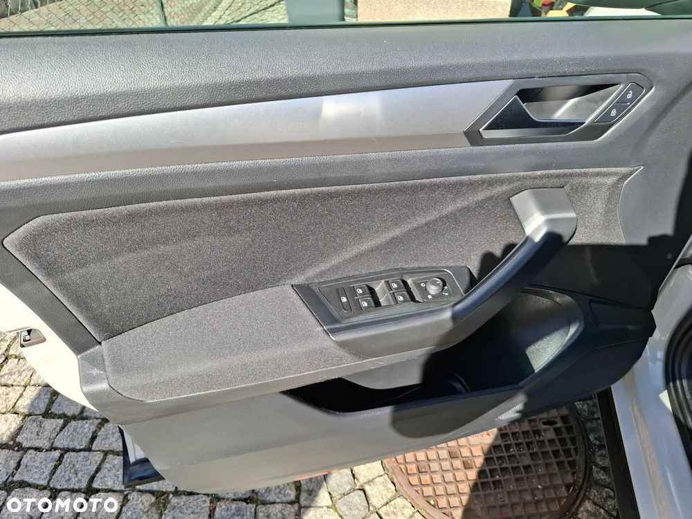 Volkswagen T-Roc 1.5 TSI Life DSG - 33