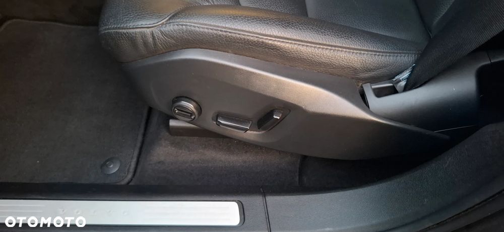 Volvo XC 60 B5 B AWD Geartronic Momentum Pro - 23