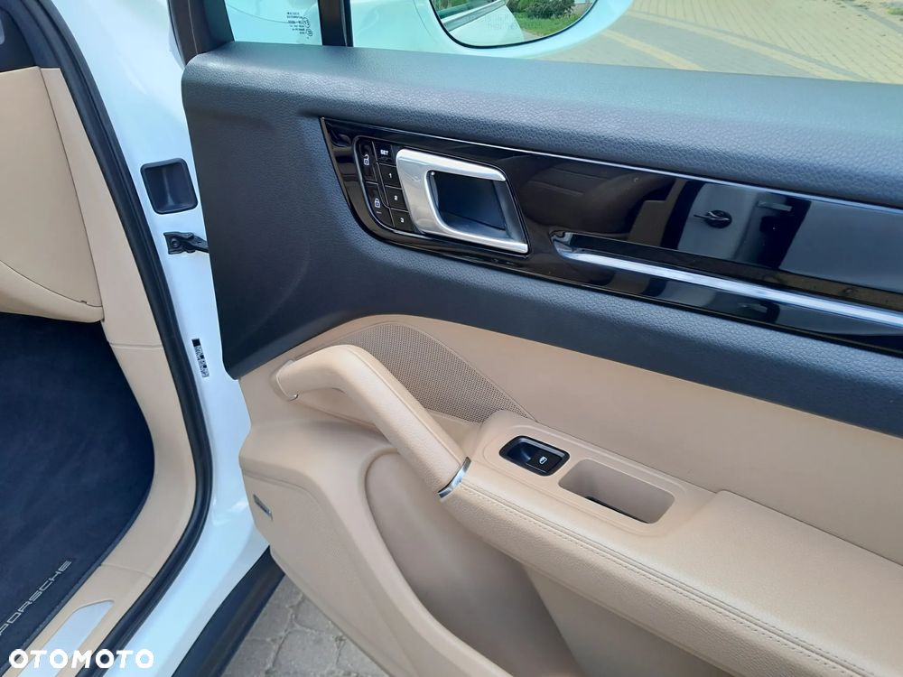 Porsche Cayenne - 19