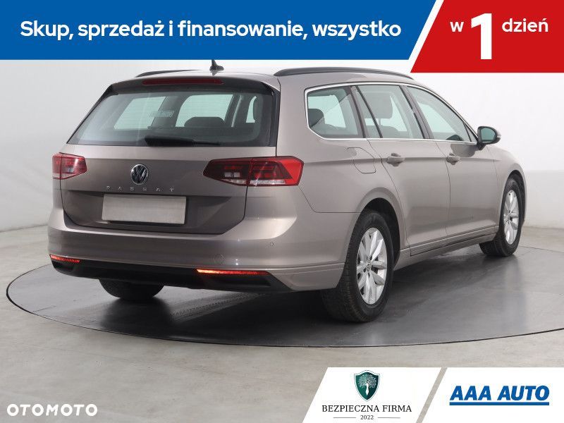 Volkswagen Passat - 6