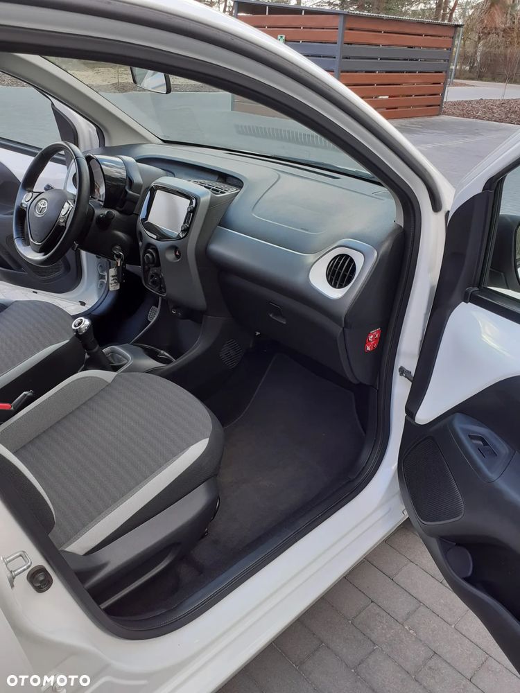 Toyota Aygo x-play connect - 17