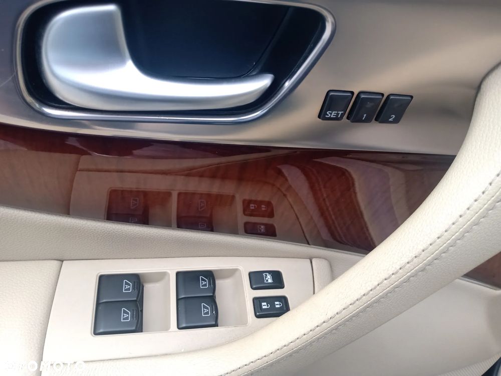 Infiniti FX - 9