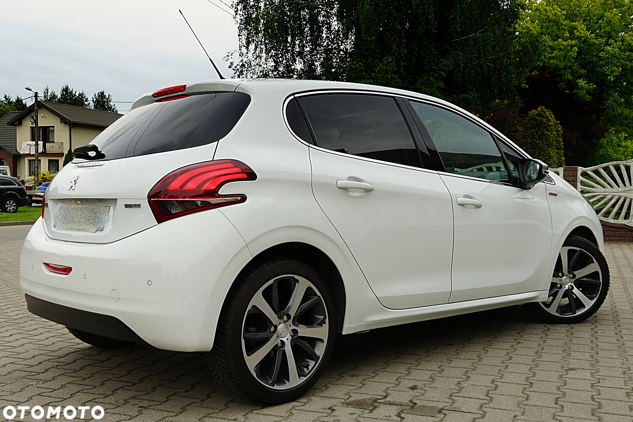 Peugeot 208 - 24