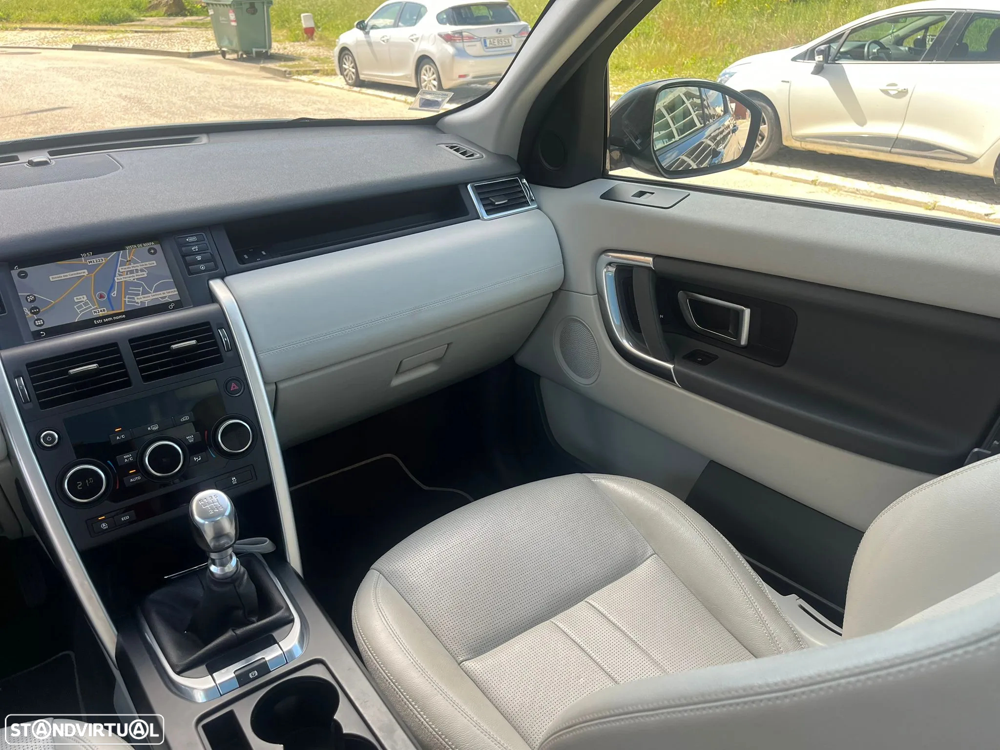 Land Rover Discovery Sport - 35