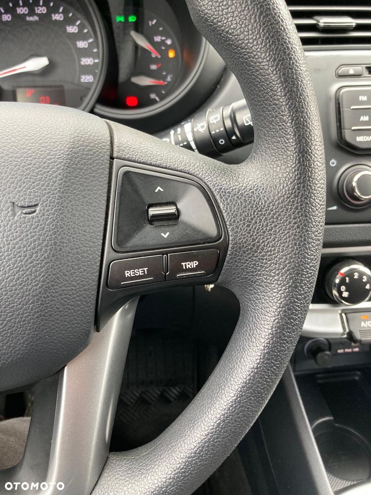 Kia Rio 1.4 L - 23