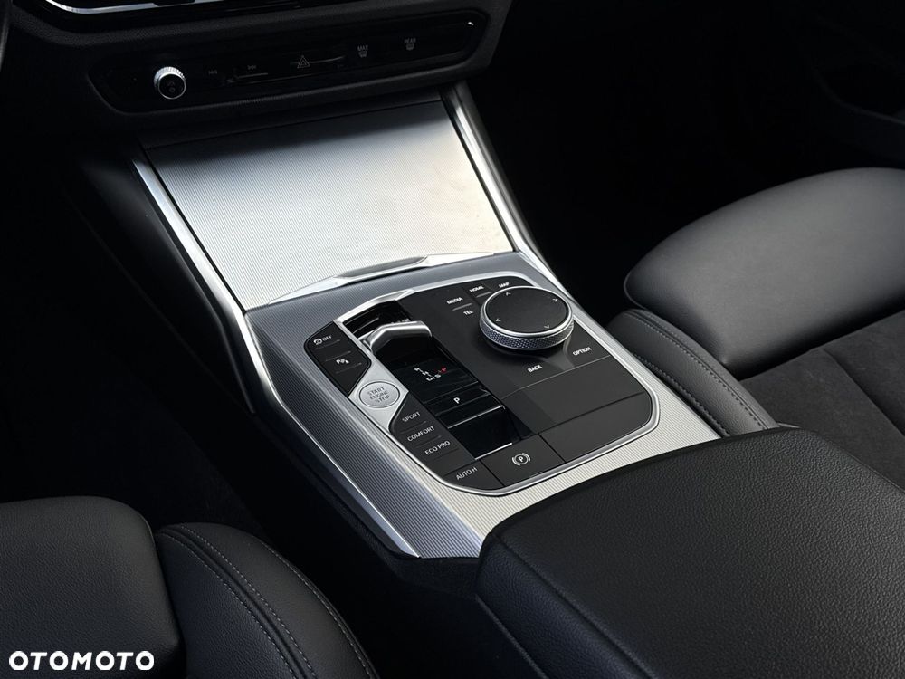 BMW Seria 3 320d xDrive - 16