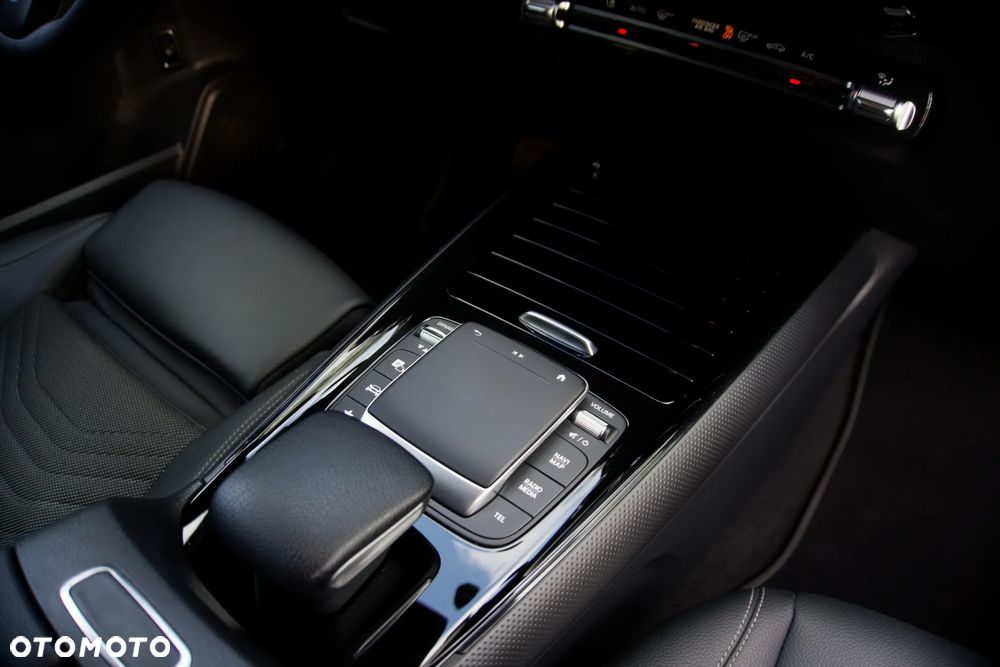 Mercedes-Benz GLB 200 7G-DCT - 26