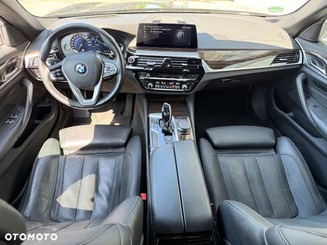 BMW Seria 5 520d xDrive - 9
