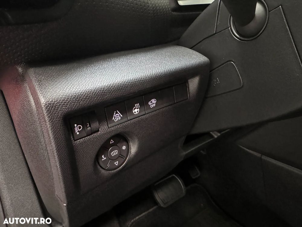 Citroën C4 BlueHDi 130 Stop&Start EAT8 SHINE - 23