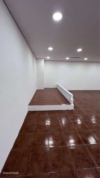 Loja com 100m2 para arrendar - Grande imagem: 4/12