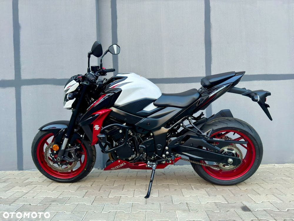 Suzuki GSX - 6