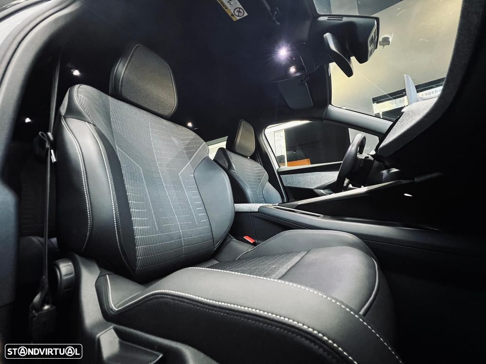 Peugeot 5008 1.2 Hybrid Allure e-DCS6 - 42