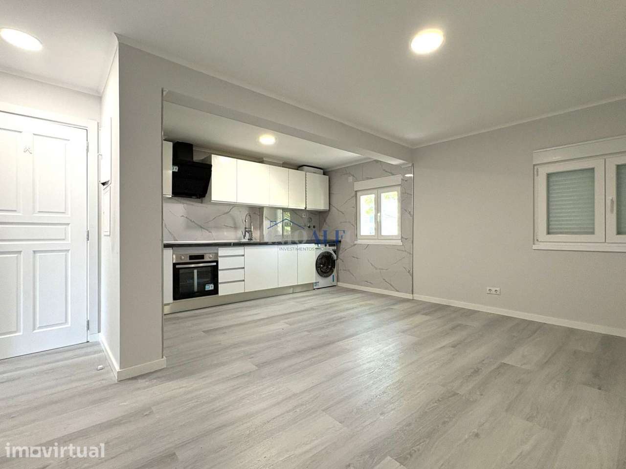 Apartamento T3 remodelado Laranjeiro, junto a transportes - Grande imagem: 3/28