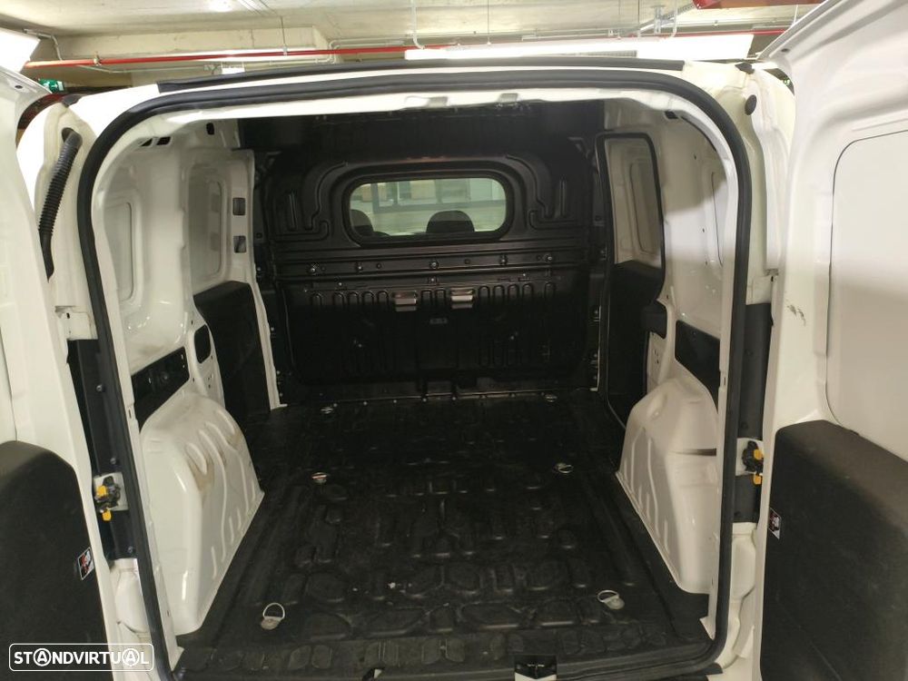 Fiat DOBLO CARGO 1.6 MJ SX 3L - 11