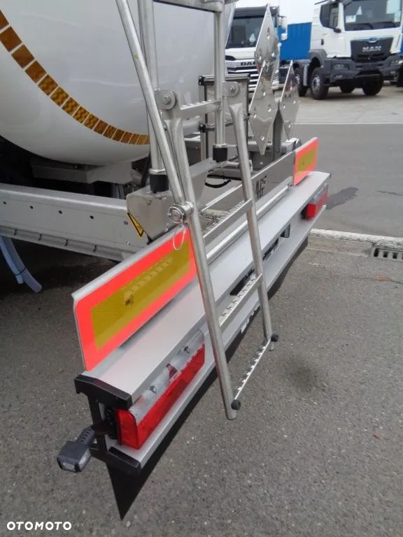 Lag - cysterna ADR / 30.000 L / DOSTĘPNE RÓWNIEŻ 34.000 L - 35