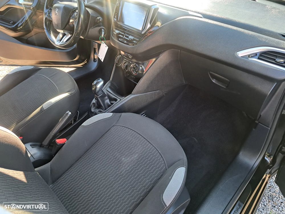 Peugeot 208 1.4 HDi SE Style - 10