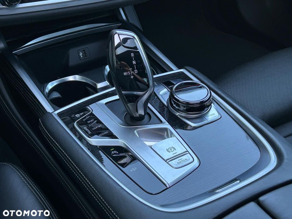 BMW Seria 7 750Ld xDrive - 23