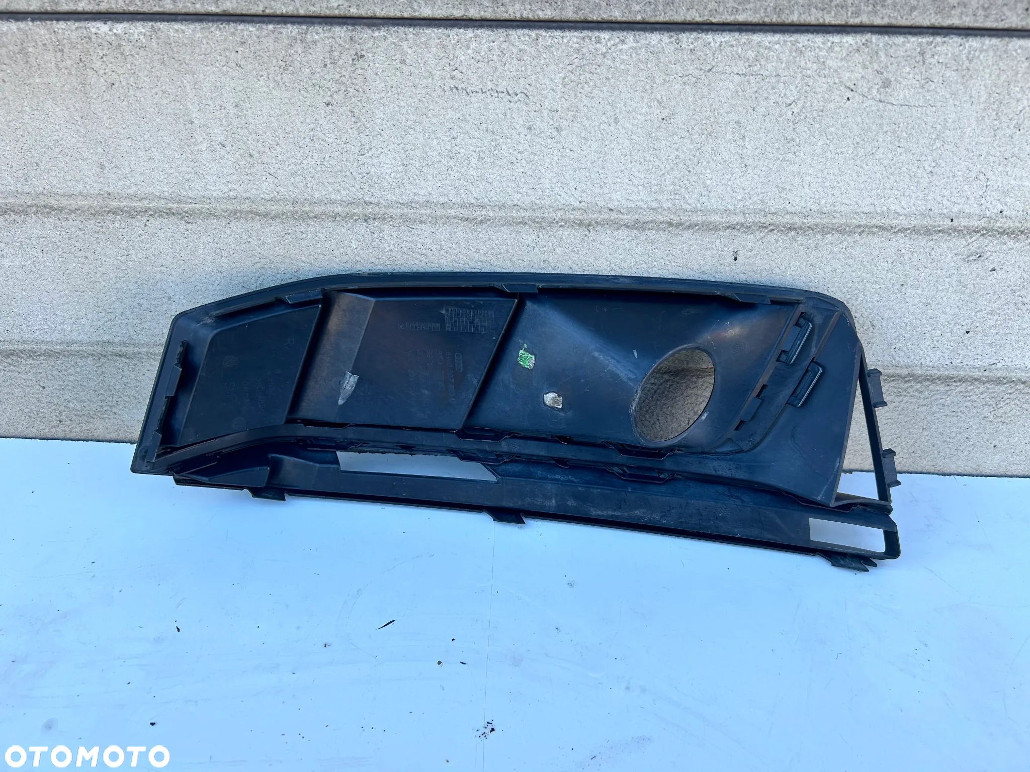 AUDI A4 B9 S LINE S-LINE KRATKA ZDERZAKA ATRAPA 8W0807682G - 2
