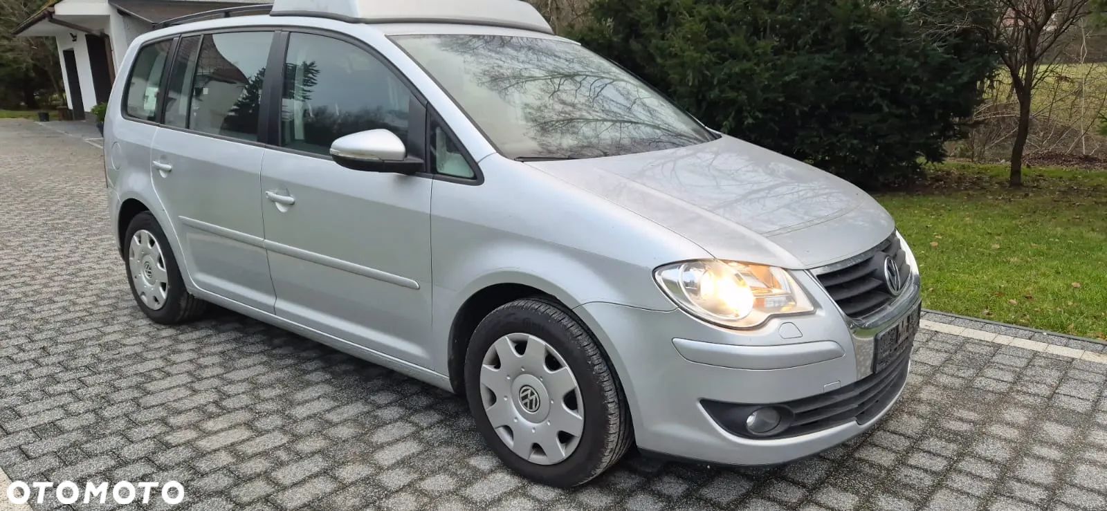 Volkswagen Touran - 1