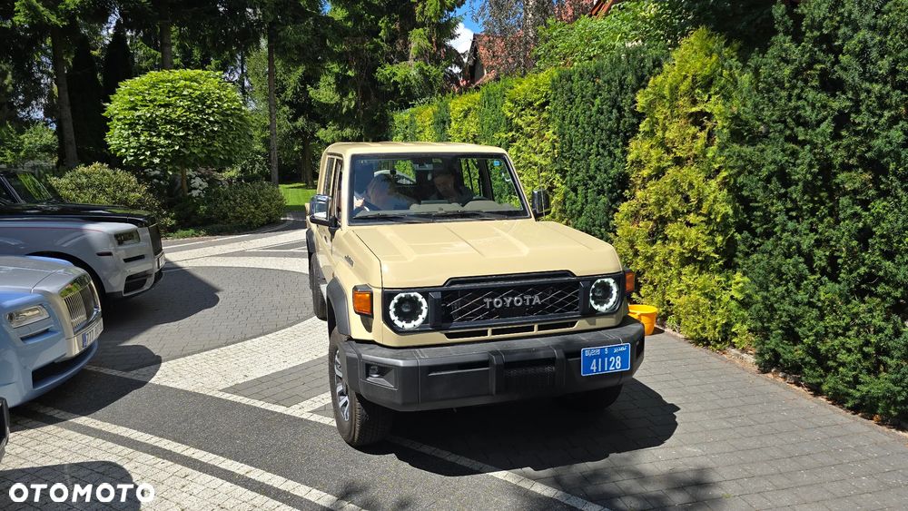 Toyota Land Cruiser - 27