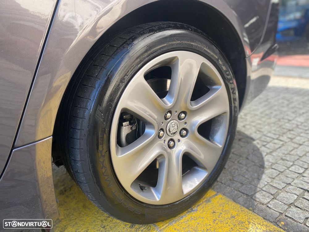 Jaguar XF 2.7 D V6 Premium Luxury - 9