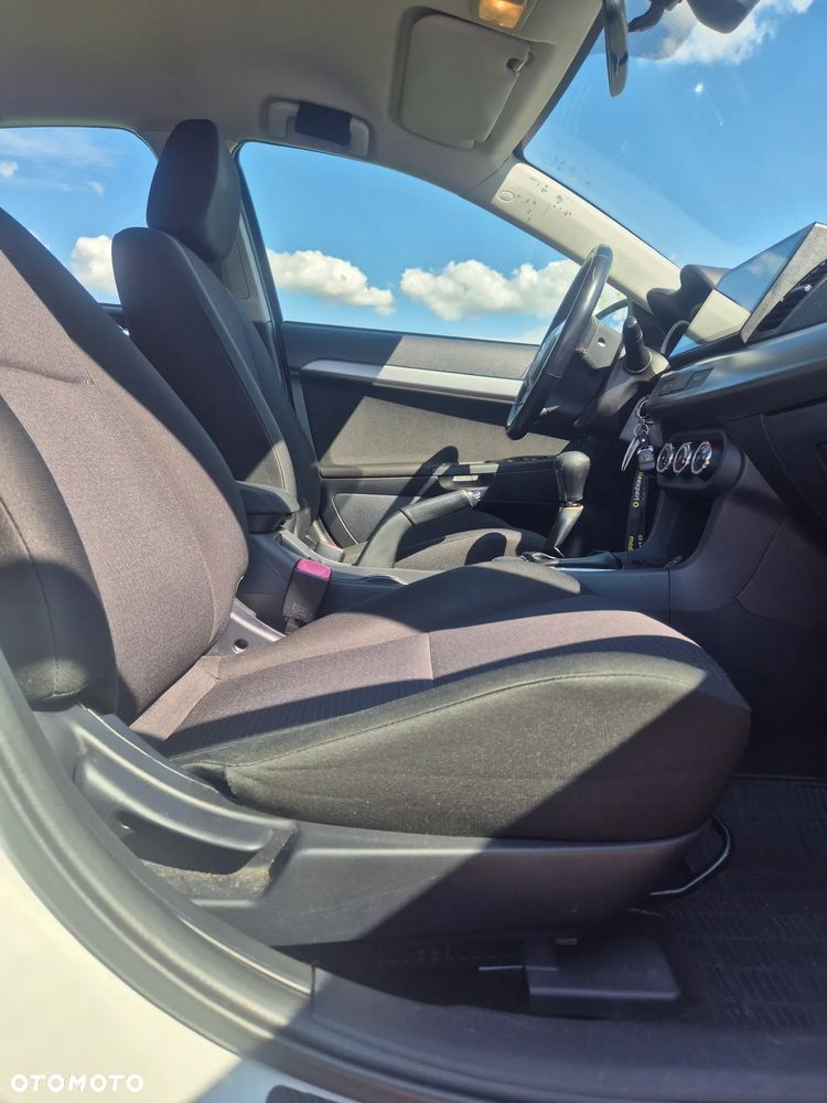 Mitsubishi Lancer 1.5 Invite - 21