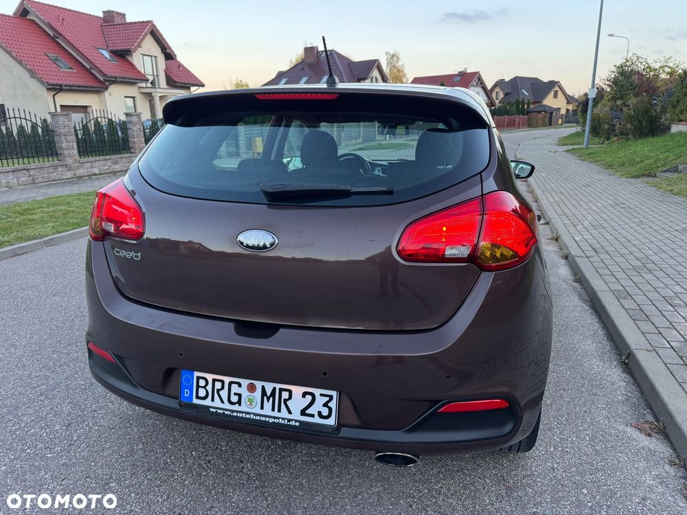Kia Ceed - 11
