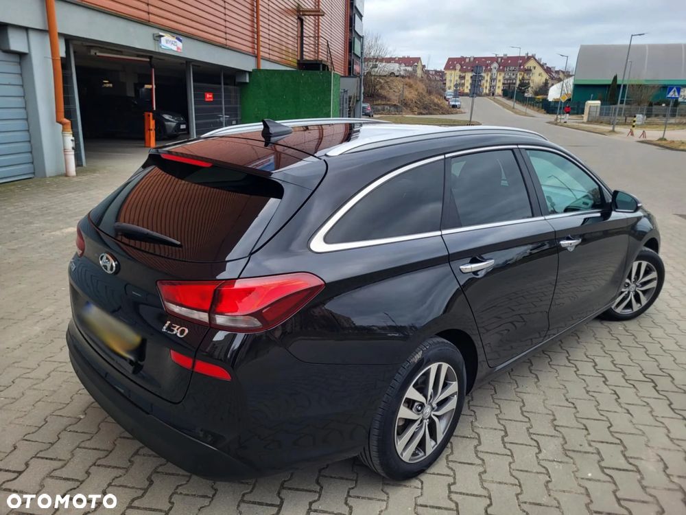 Hyundai i30 blue Kombi 1.6 CRDi YES Gold - 20