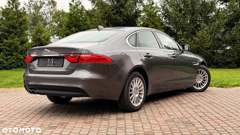 Jaguar XF 20d Prestige - 3