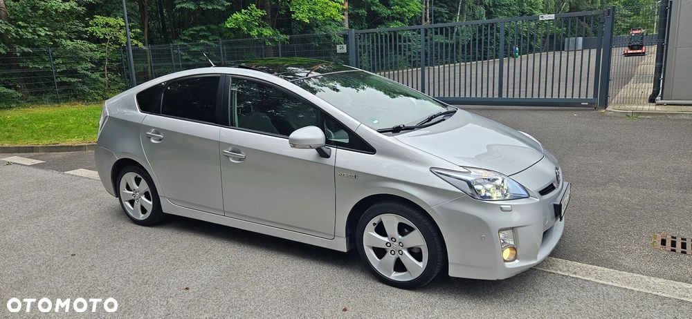 Toyota Prius (Hybrid) Executive - 16