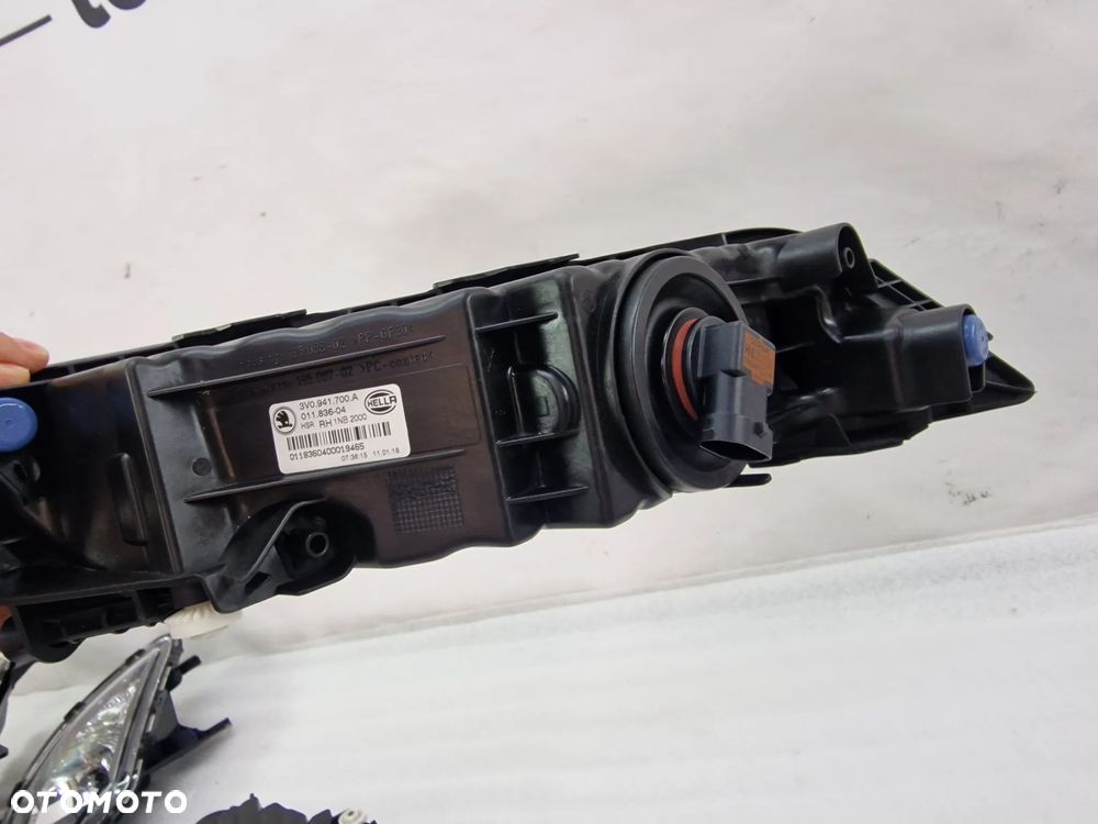 SKODA SUPERB 3 III 3V0 14- LEWY / PRAWY HALOGEN , NR 3V0941699A / 3V0941700A , NR AUKCJI H269 - 10