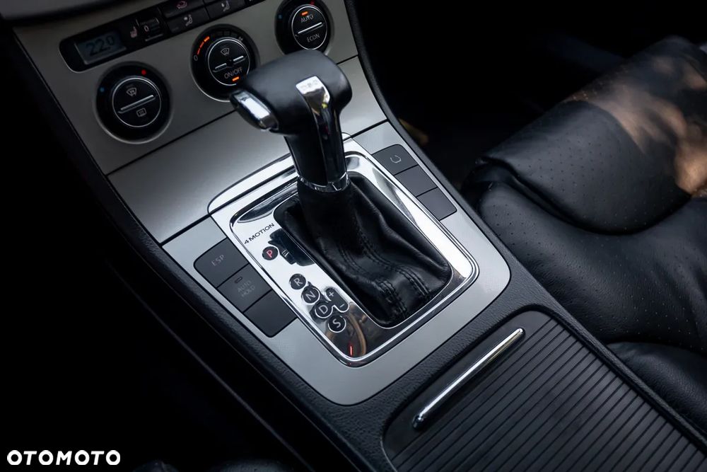 Volkswagen Passat Variant 3.2 V6 FSI 4Motion DSG Highline - 27