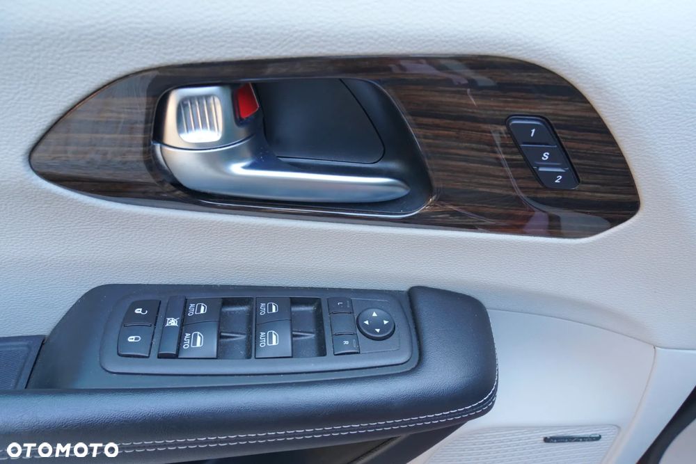 Chrysler Pacifica - 24