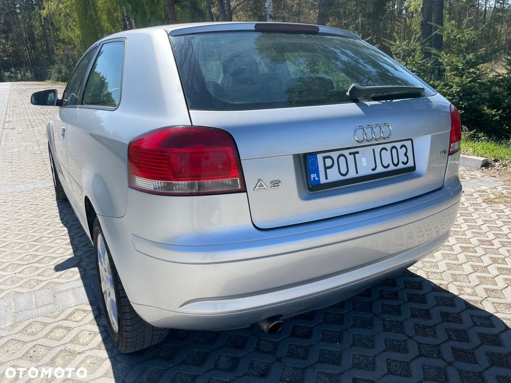 Audi A3 3-drzwiowe 1.6 FSI Attraction - 4