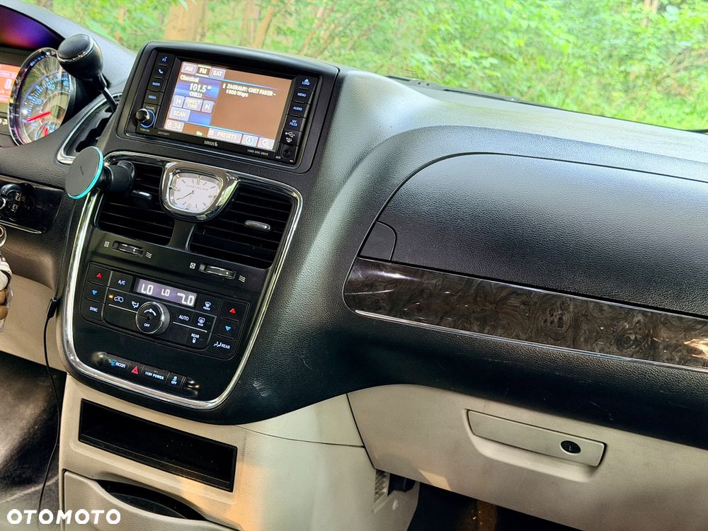 Chrysler Town & Country 3.6 Touring - 15