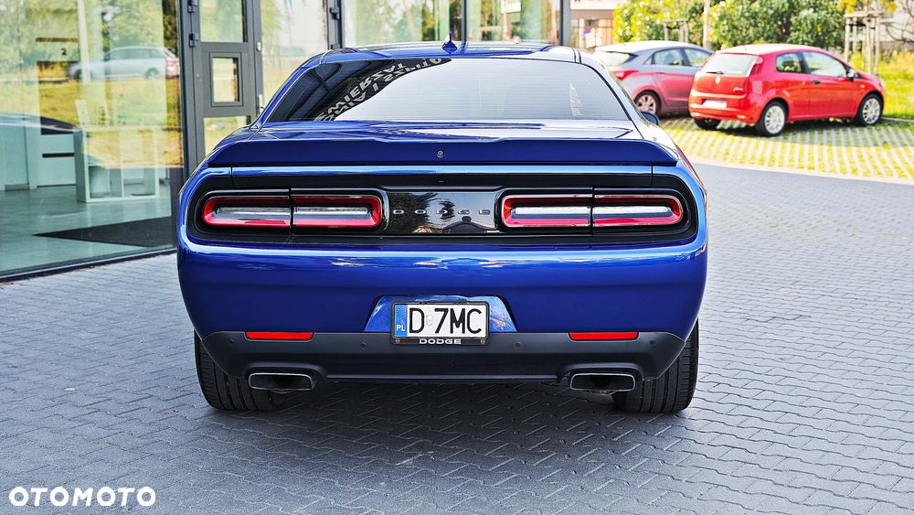 Dodge Challenger - 8