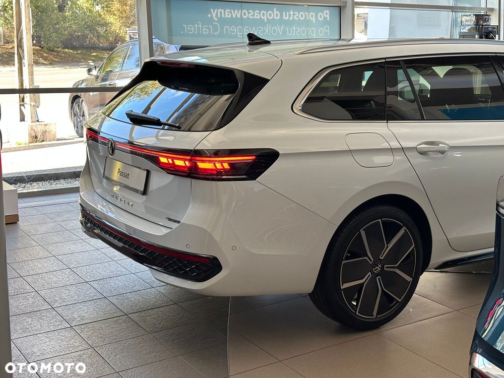 Volkswagen Passat - 4