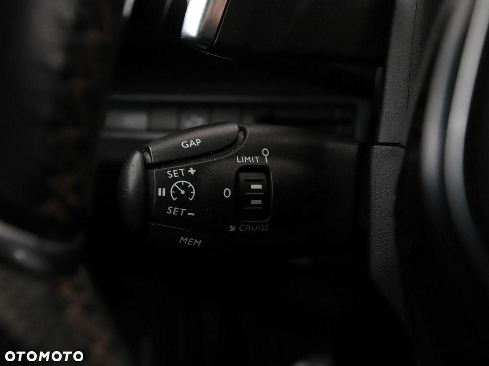 Peugeot 3008 1.6 THP Allure S&S EAT6 - 36