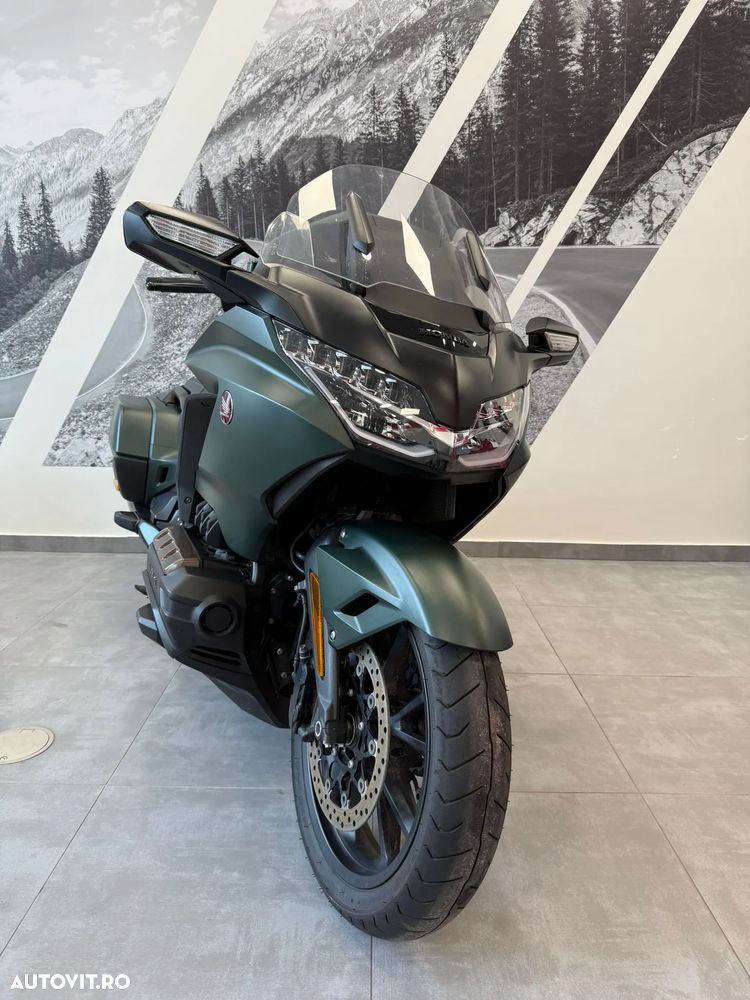 Honda GL 1800 Gold Wing - 1