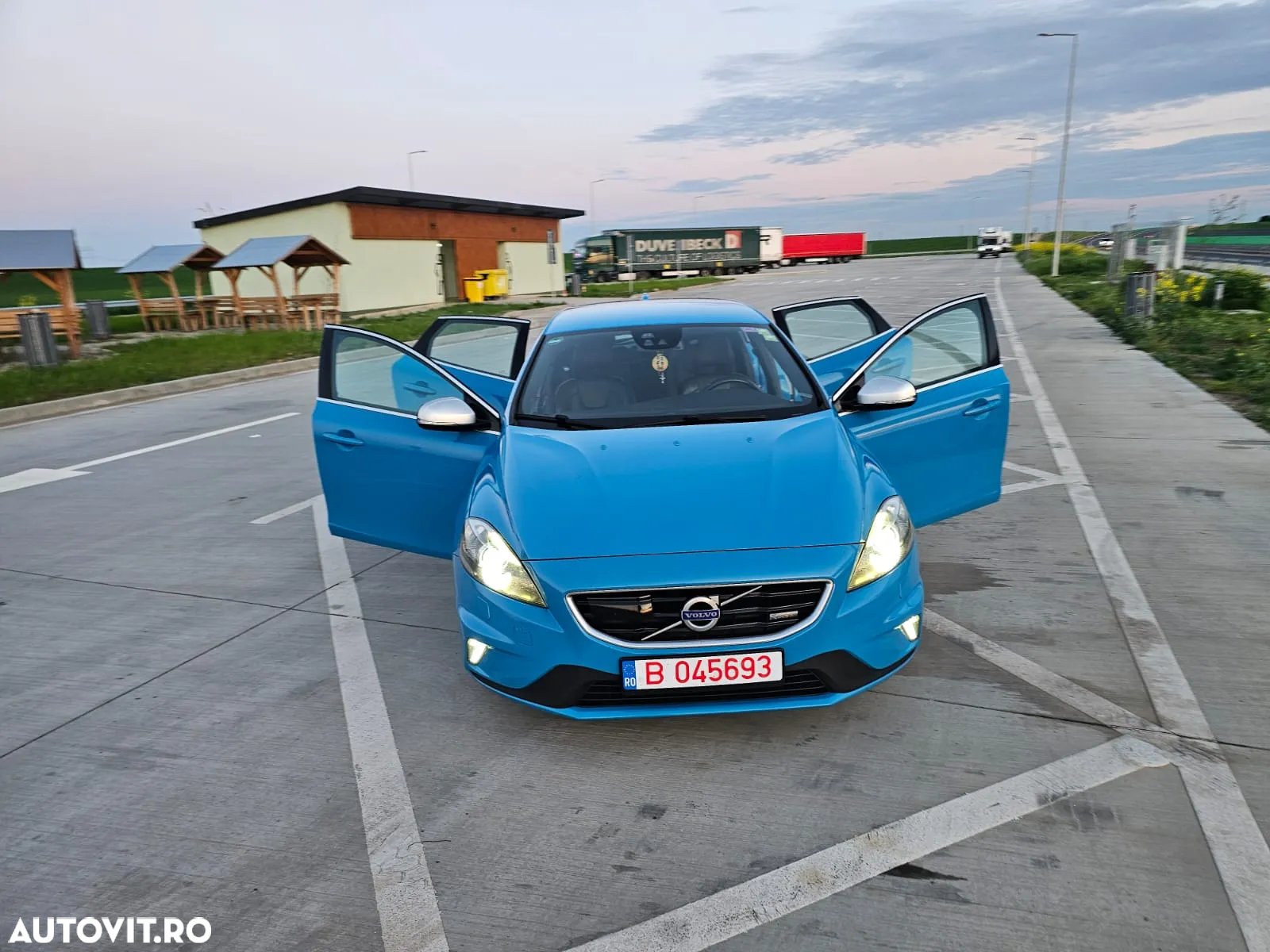 Volvo V40 D4 VEA R-Design - 2