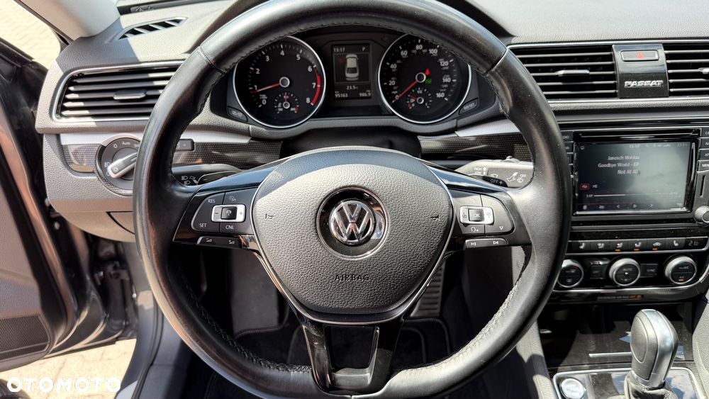 Volkswagen Passat - 27